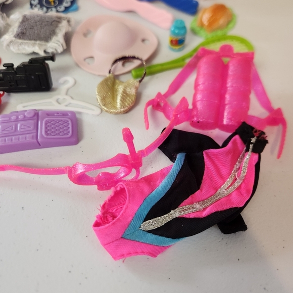 Vintage Lot Barbie Doll House Accessories 90s 1990s Scuba Kitchen Food Hangers - Picture 2 of 16